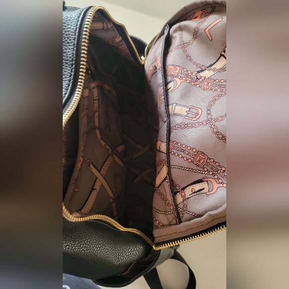 Backpack - Picture 7 of 7